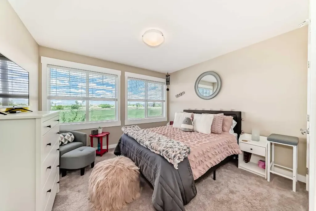 320 Rainbow Falls Green Chestermere AB T1X 0S4