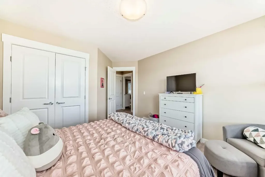 320 Rainbow Falls Green Chestermere AB T1X 0S4