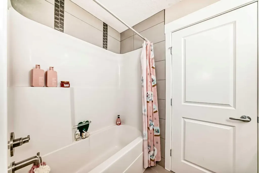 320 Rainbow Falls Green Chestermere AB T1X 0S4
