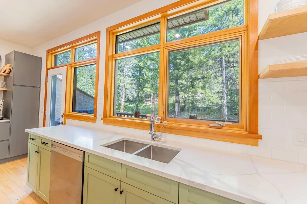 137 Wapiti Close Canmore AB T1W 3B2