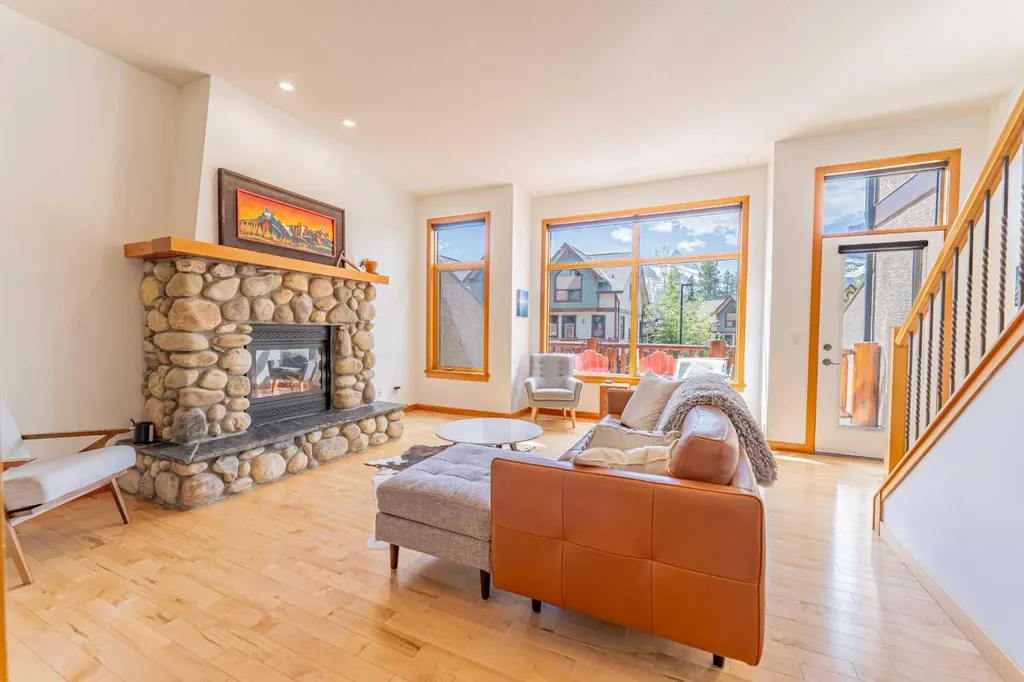 137 Wapiti Close Canmore AB T1W 3B2
