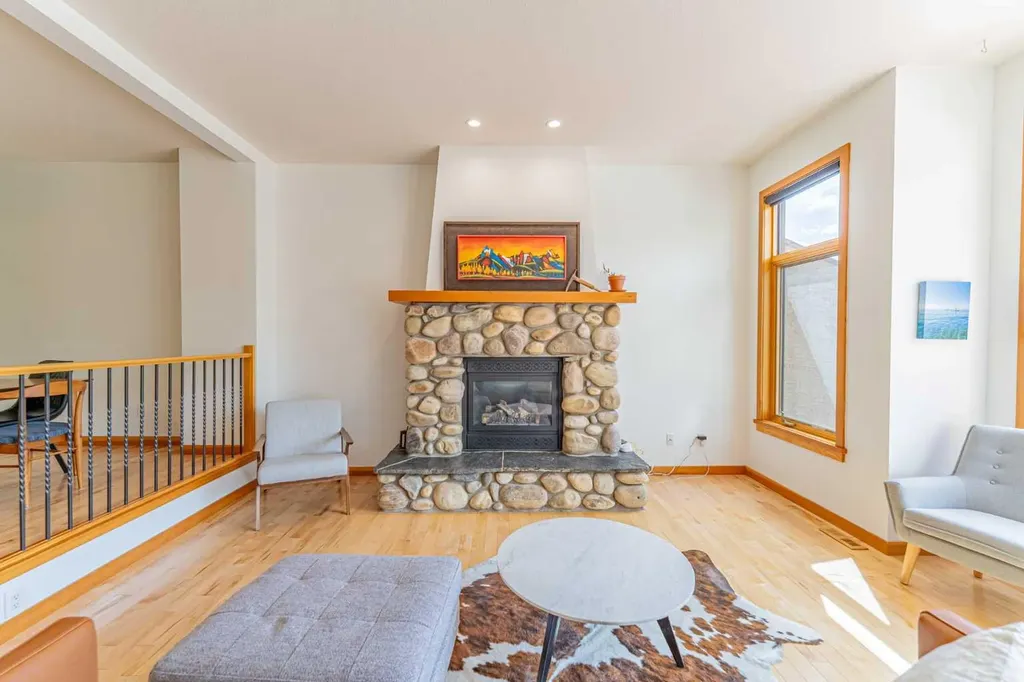 137 Wapiti Close Canmore AB T1W 3B2