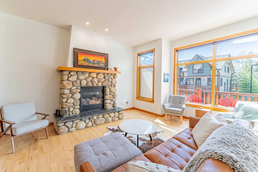 137 Wapiti Close Canmore AB T1W 3B2