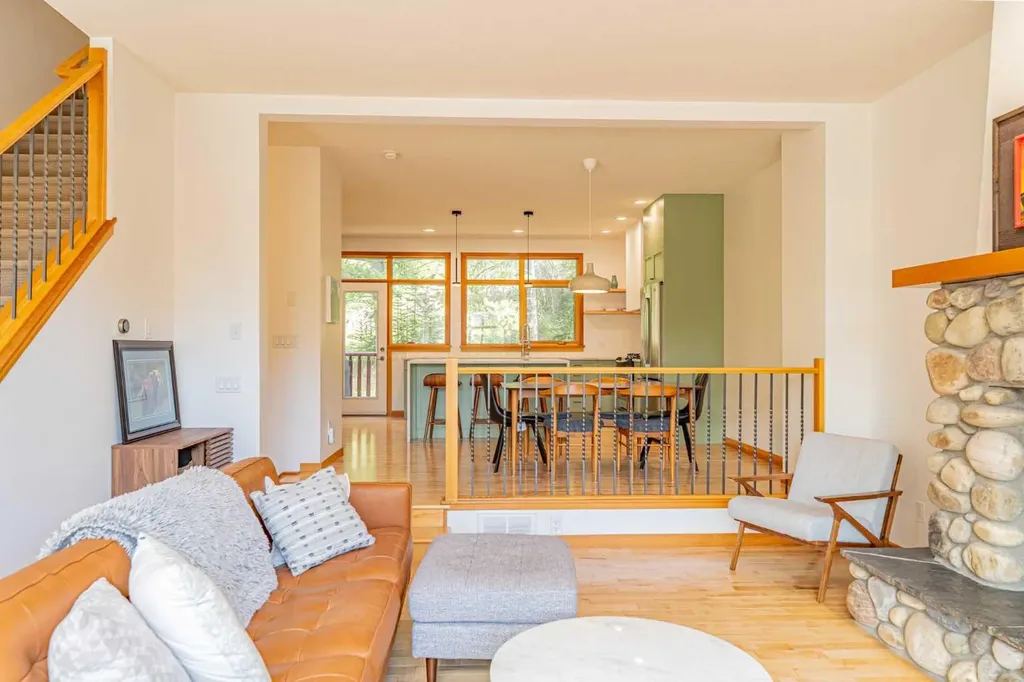 137 Wapiti Close Canmore AB T1W 3B2