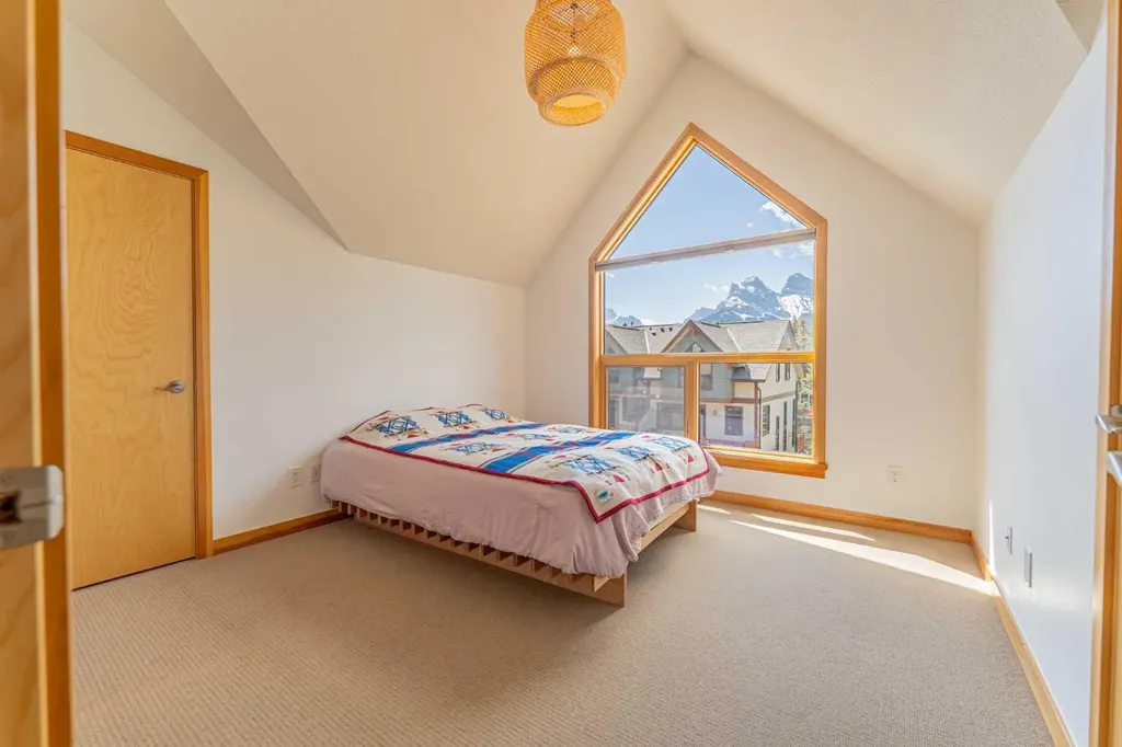 137 Wapiti Close Canmore AB T1W 3B2