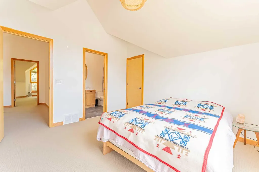 137 Wapiti Close Canmore AB T1W 3B2