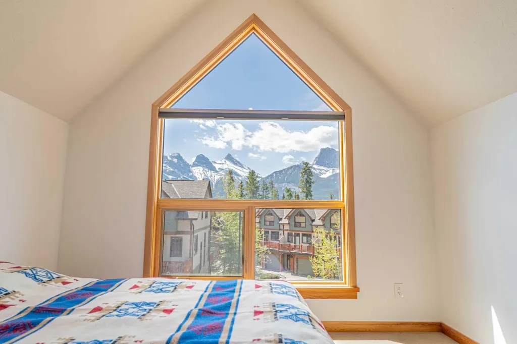 137 Wapiti Close Canmore AB T1W 3B2