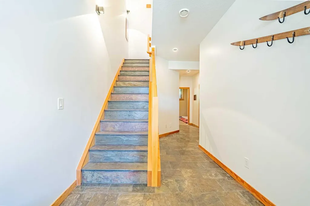 137 Wapiti Close Canmore AB T1W 3B2
