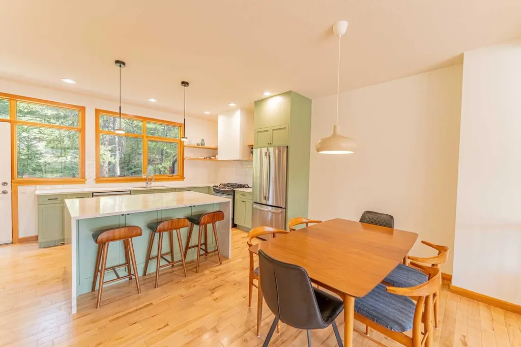 137 Wapiti Close Canmore AB T1W 3B2