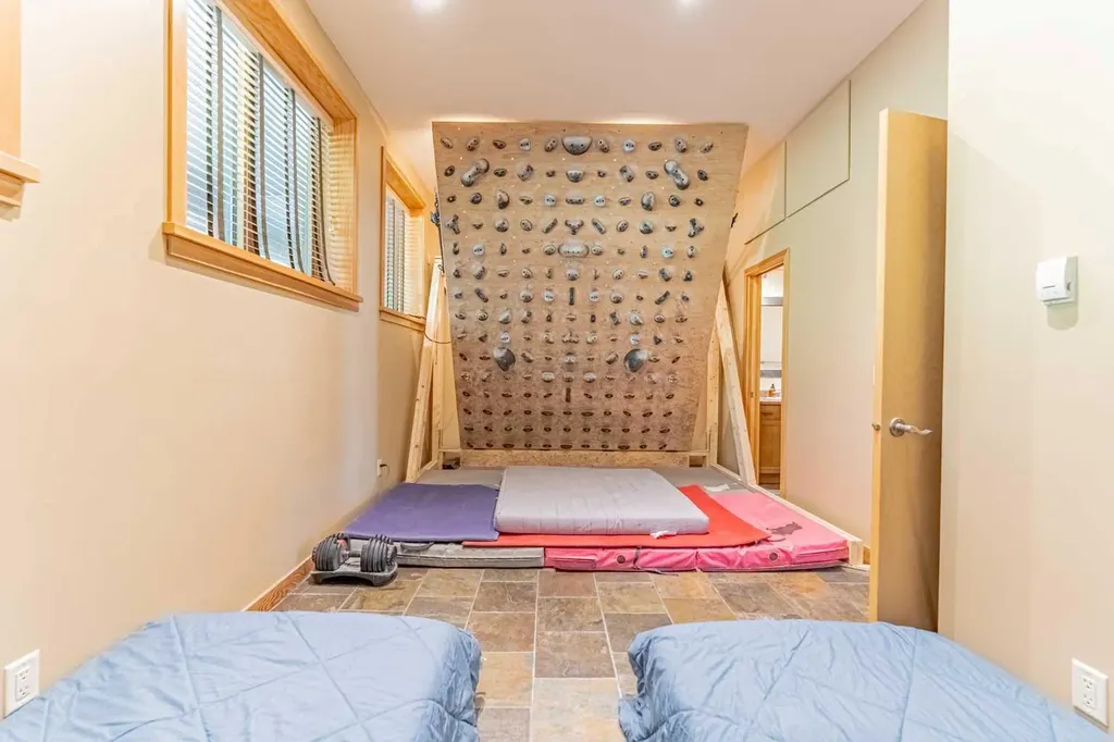 137 Wapiti Close Canmore AB T1W 3B2
