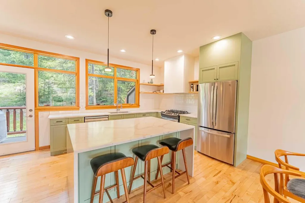 137 Wapiti Close Canmore AB T1W 3B2