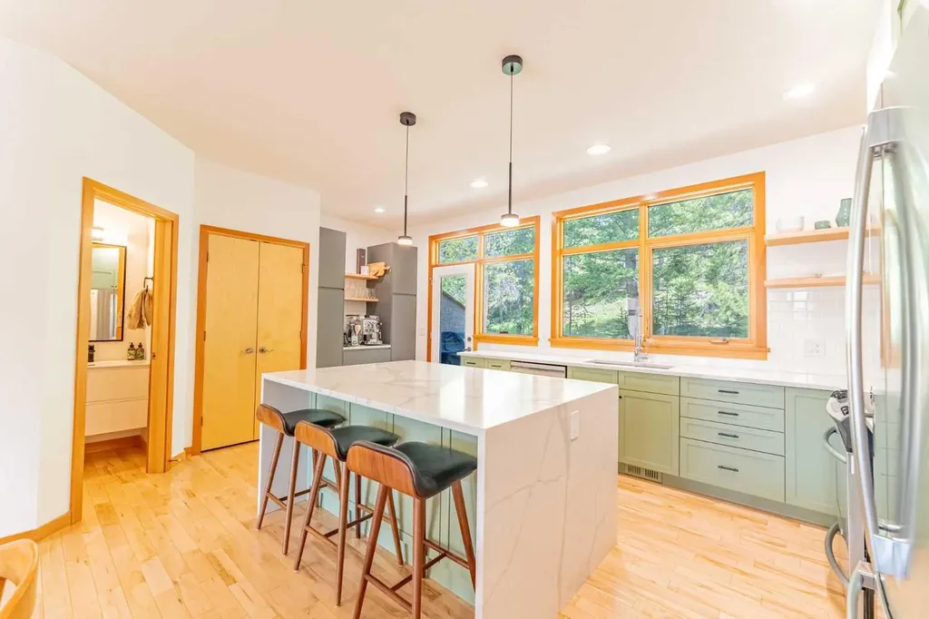 137 Wapiti Close Canmore AB T1W 3B2