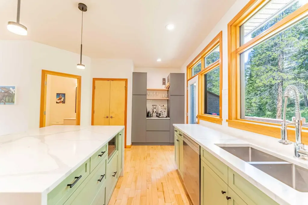 137 Wapiti Close Canmore AB T1W 3B2