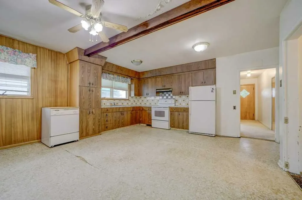 5104 54 Avenue Taber AB T1G 1N3