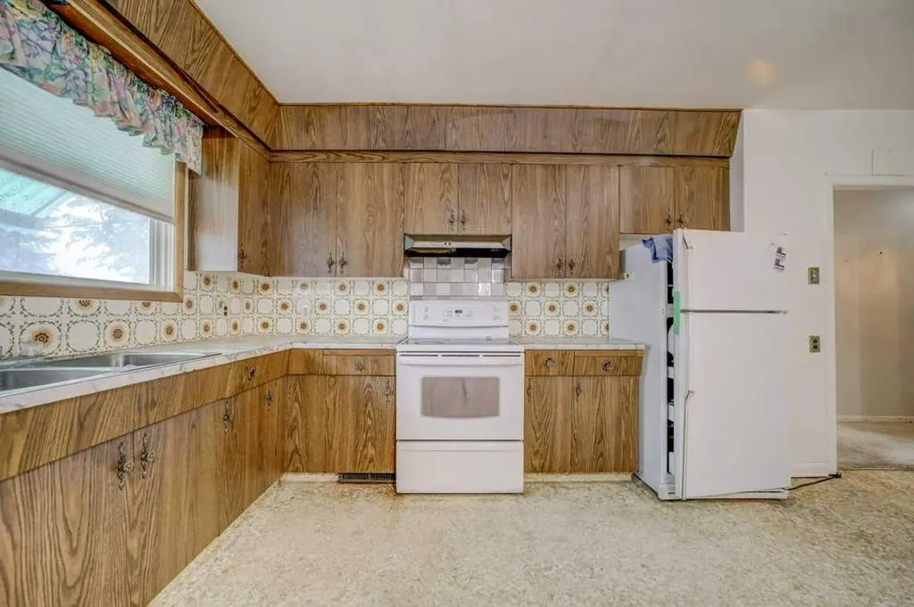 5104 54 Avenue Taber AB T1G 1N3