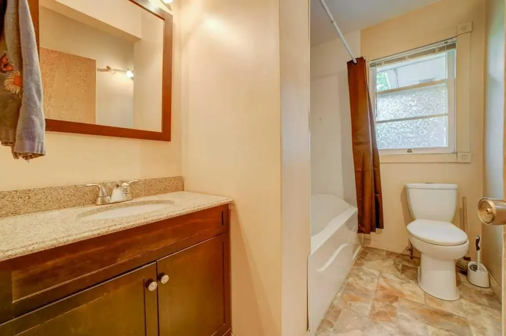 5104 54 Avenue Taber AB T1G 1N3