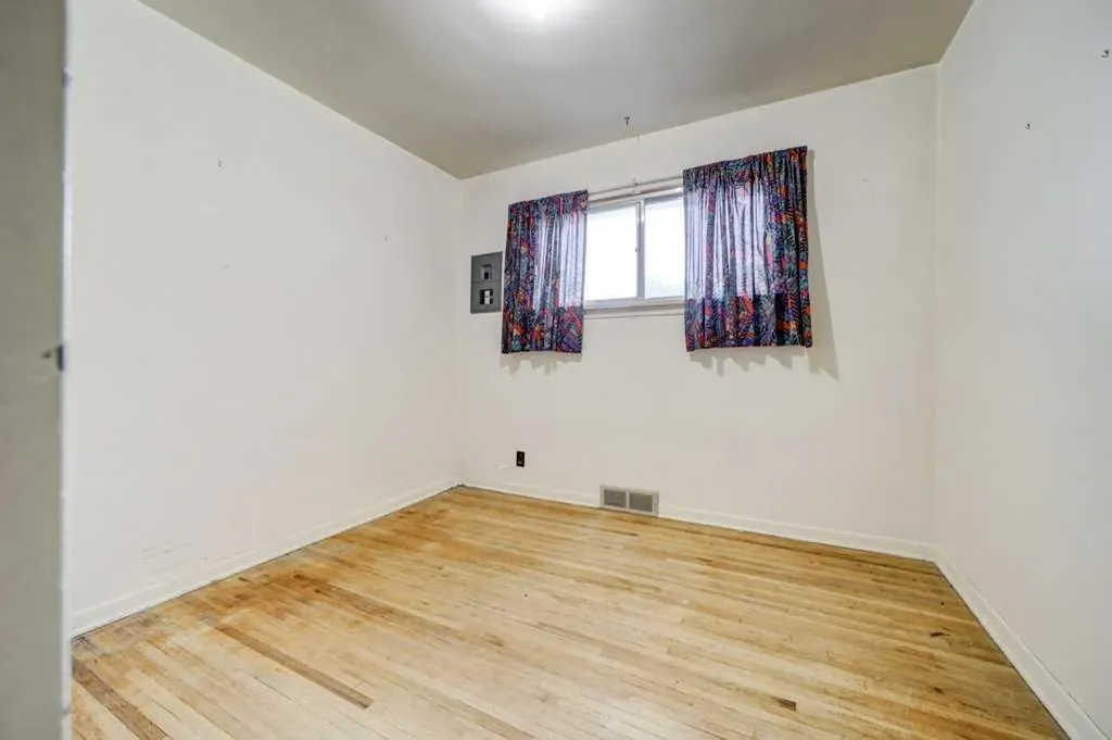 5104 54 Avenue Taber AB T1G 1N3