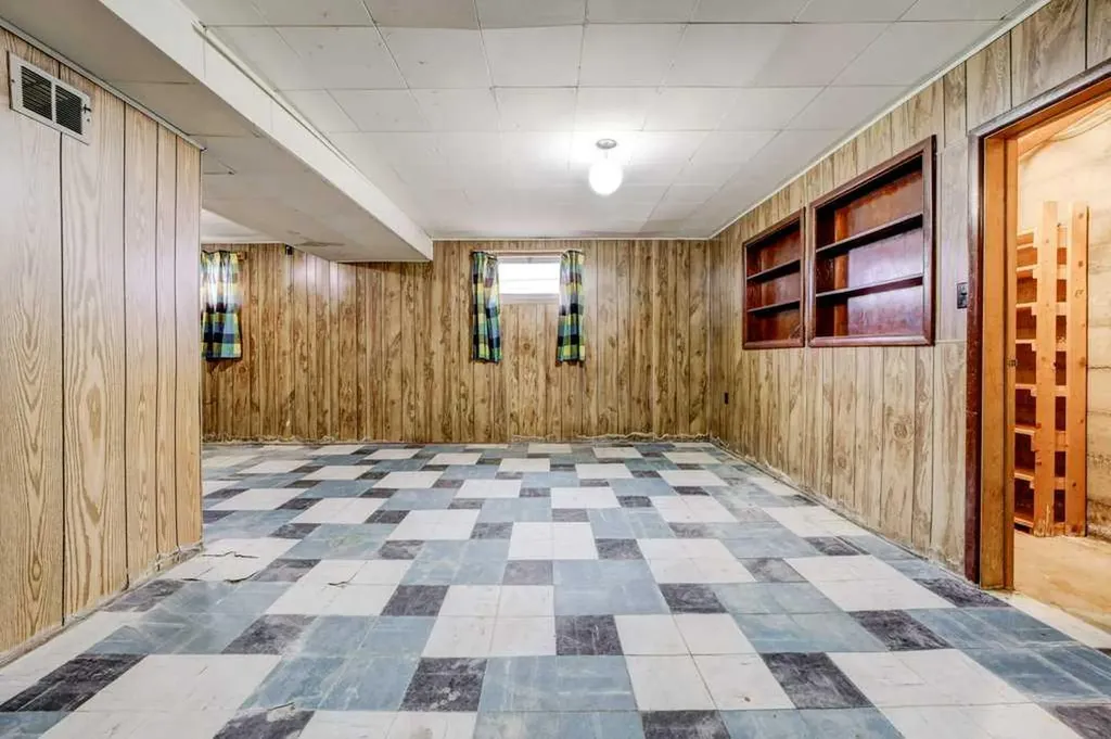 5104 54 Avenue Taber AB T1G 1N3