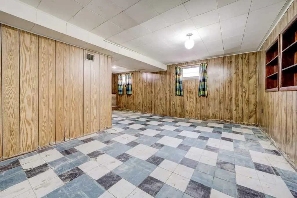 5104 54 Avenue Taber AB T1G 1N3