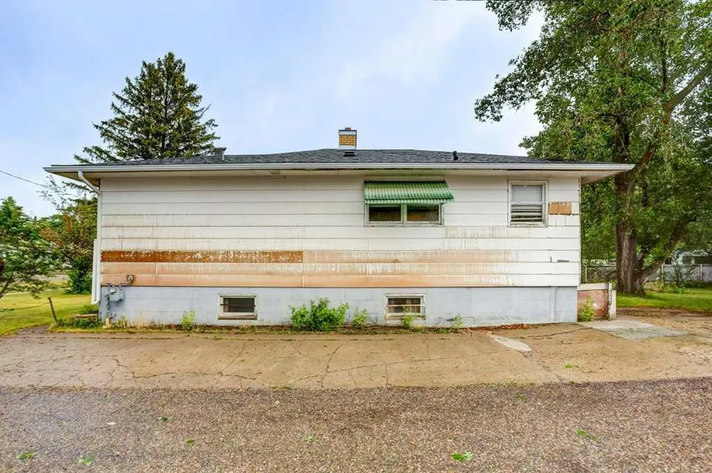 5104 54 Avenue Taber AB T1G 1N3