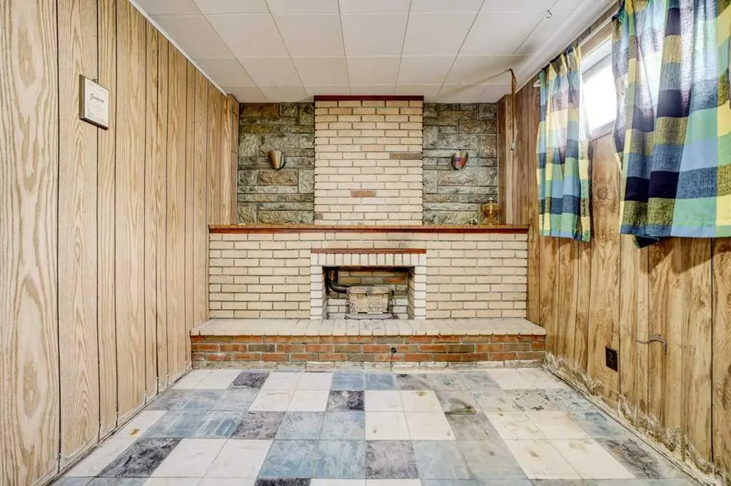 5104 54 Avenue Taber AB T1G 1N3