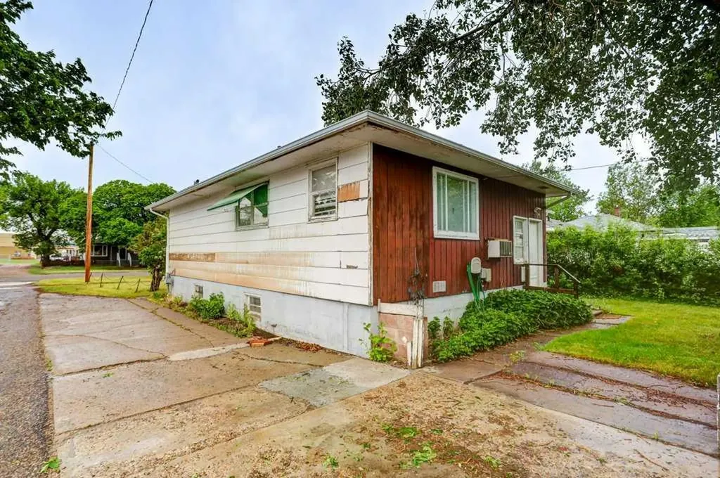 5104 54 Avenue Taber AB T1G 1N3