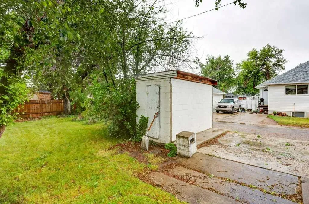 5104 54 Avenue Taber AB T1G 1N3