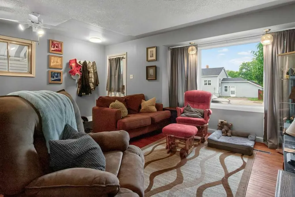 315 16 Street N Lethbridge AB T1H 3A2