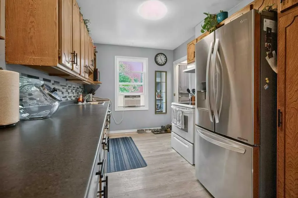315 16 Street N Lethbridge AB T1H 3A2