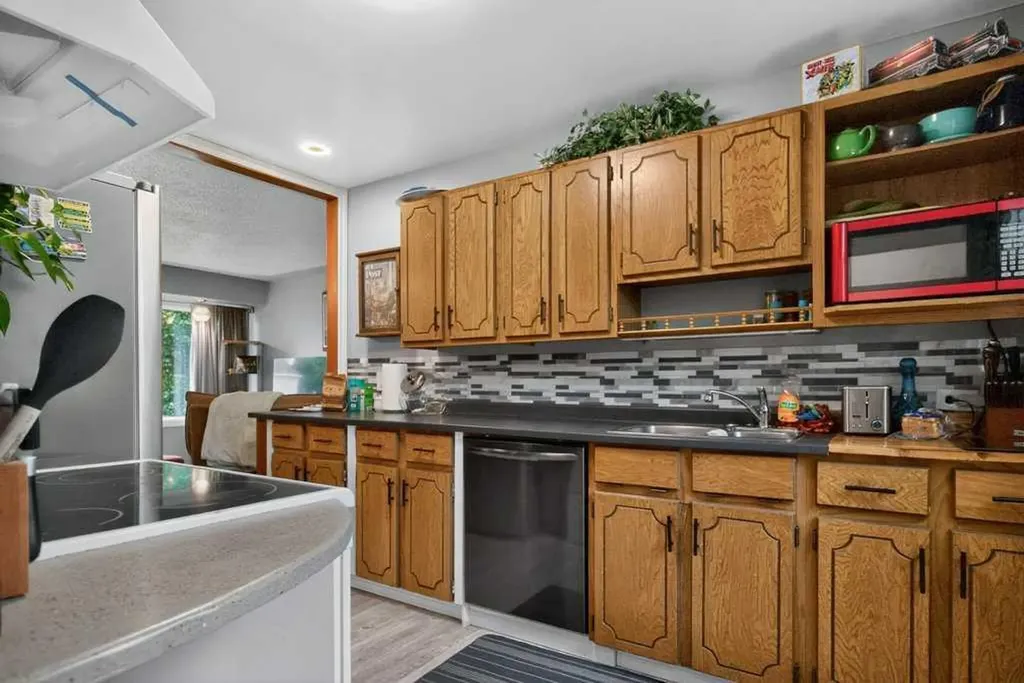 315 16 Street N Lethbridge AB T1H 3A2