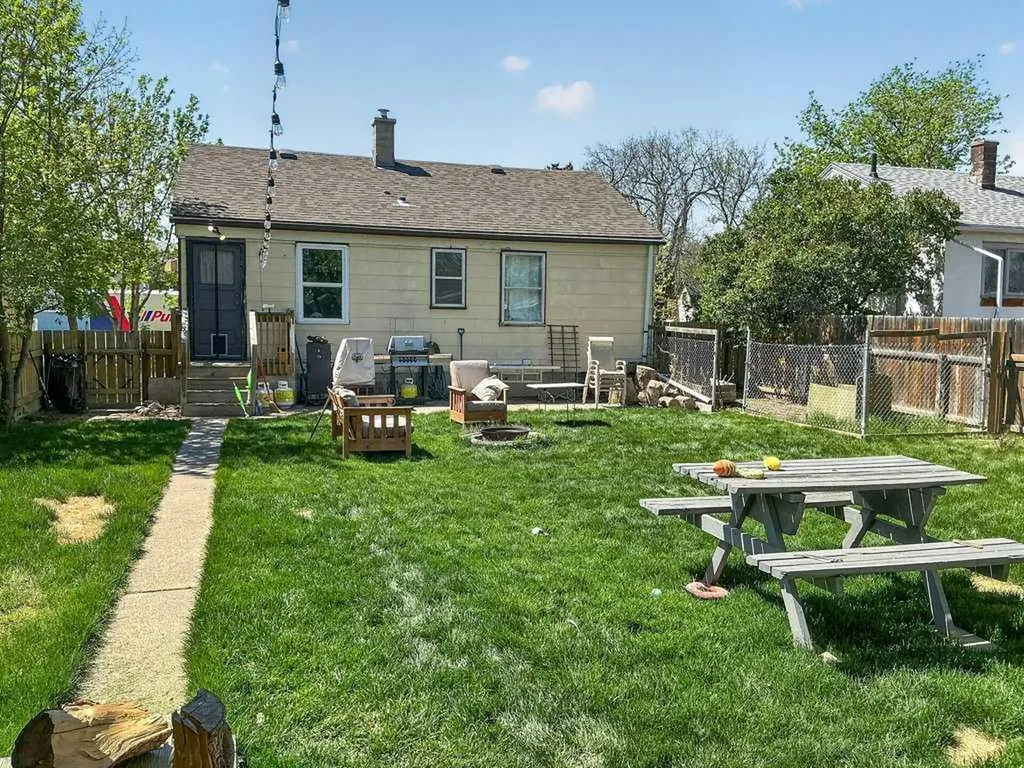 315 16 Street N Lethbridge AB T1H 3A2