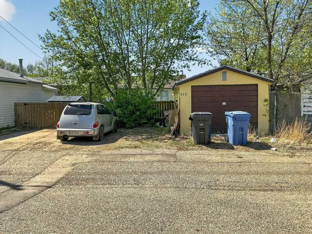 315 16 Street N Lethbridge AB T1H 3A2