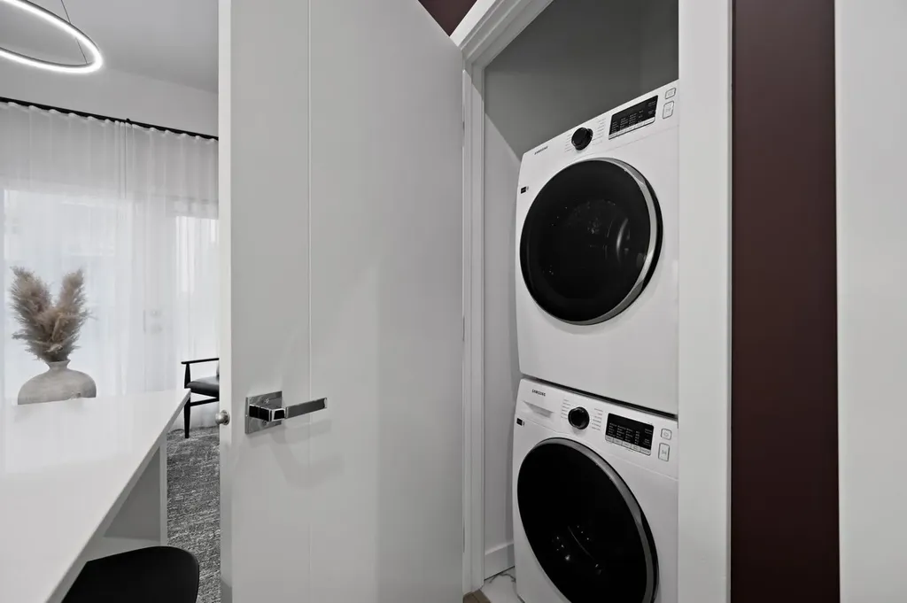 310 15 Avenue SW Calgary AB T2R 1S9