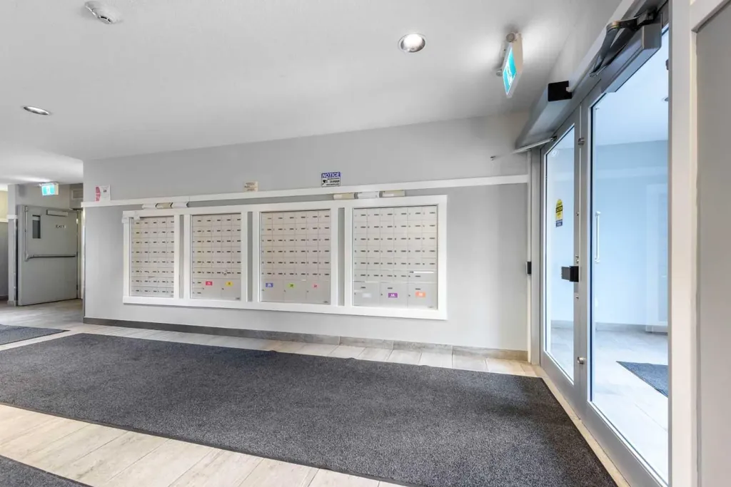 20 Seton Park SE Calgary AB T3M 2V4