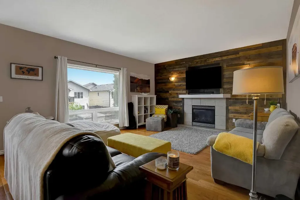10228 94 Street Sexsmith AB T0H3C0