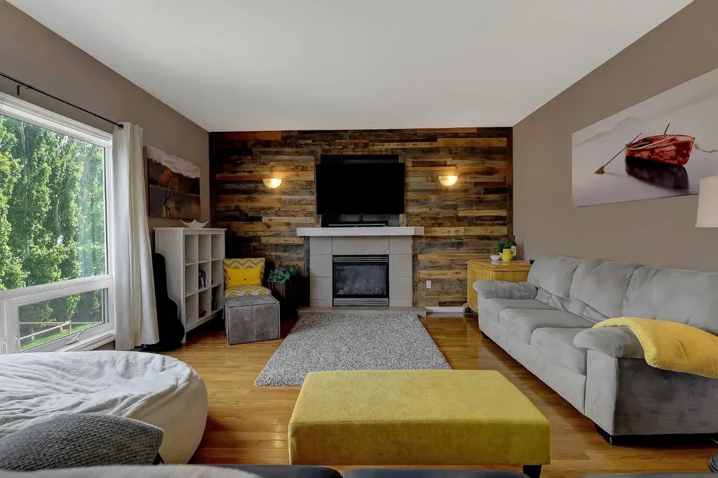10228 94 Street Sexsmith AB T0H3C0