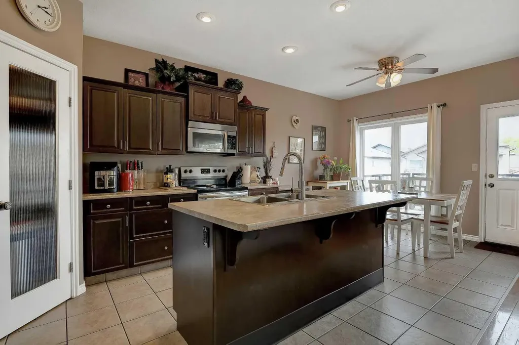 10228 94 Street Sexsmith AB T0H3C0