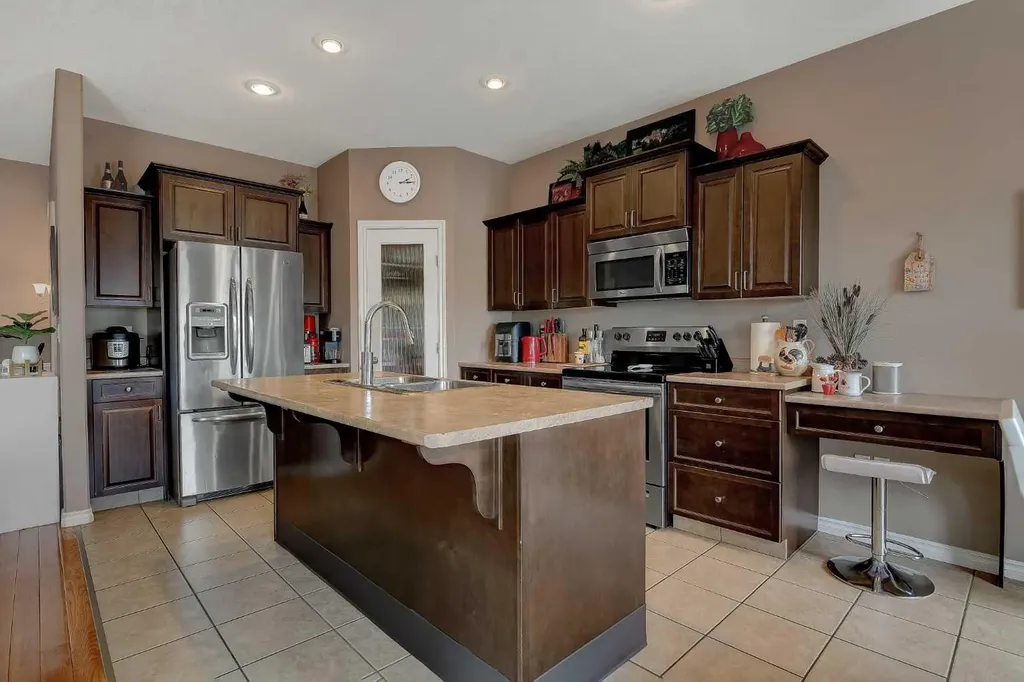 10228 94 Street Sexsmith AB T0H3C0