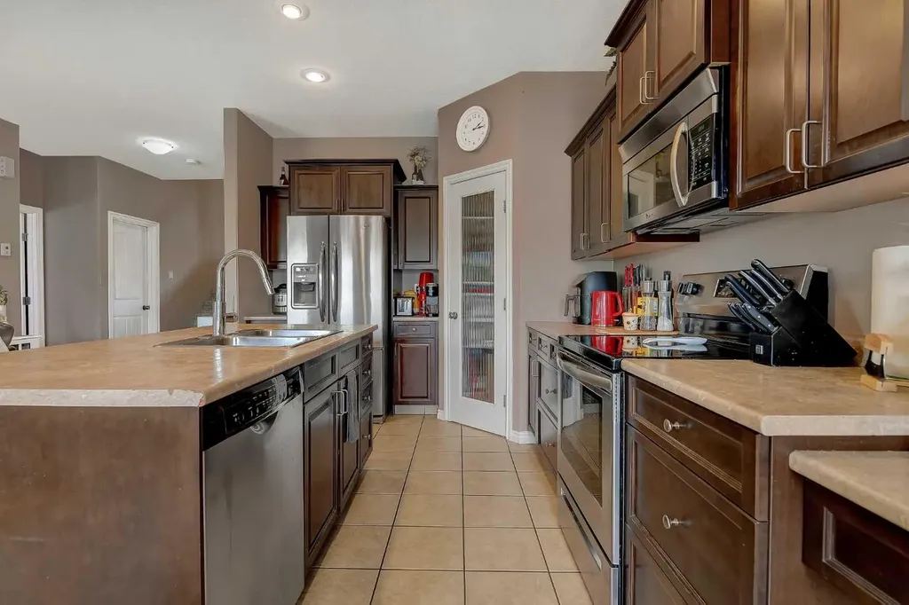 10228 94 Street Sexsmith AB T0H3C0