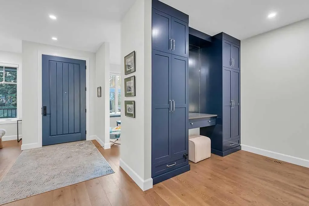 2424 35 Street SW Calgary AB T3E 2Y1