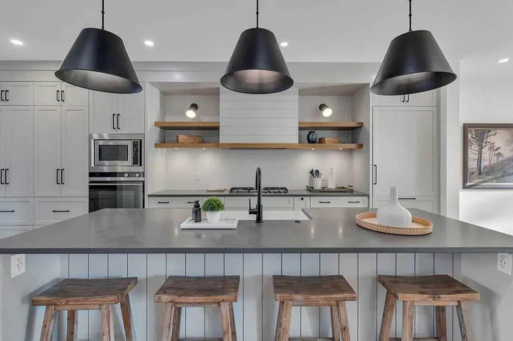 2424 35 Street SW Calgary AB T3E 2Y1