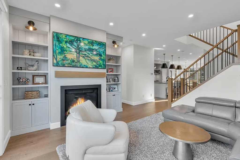 2424 35 Street SW Calgary AB T3E 2Y1