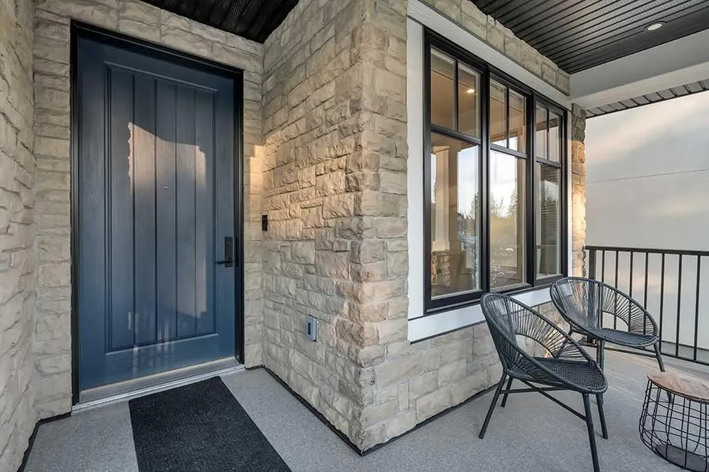 2424 35 Street SW Calgary AB T3E 2Y1