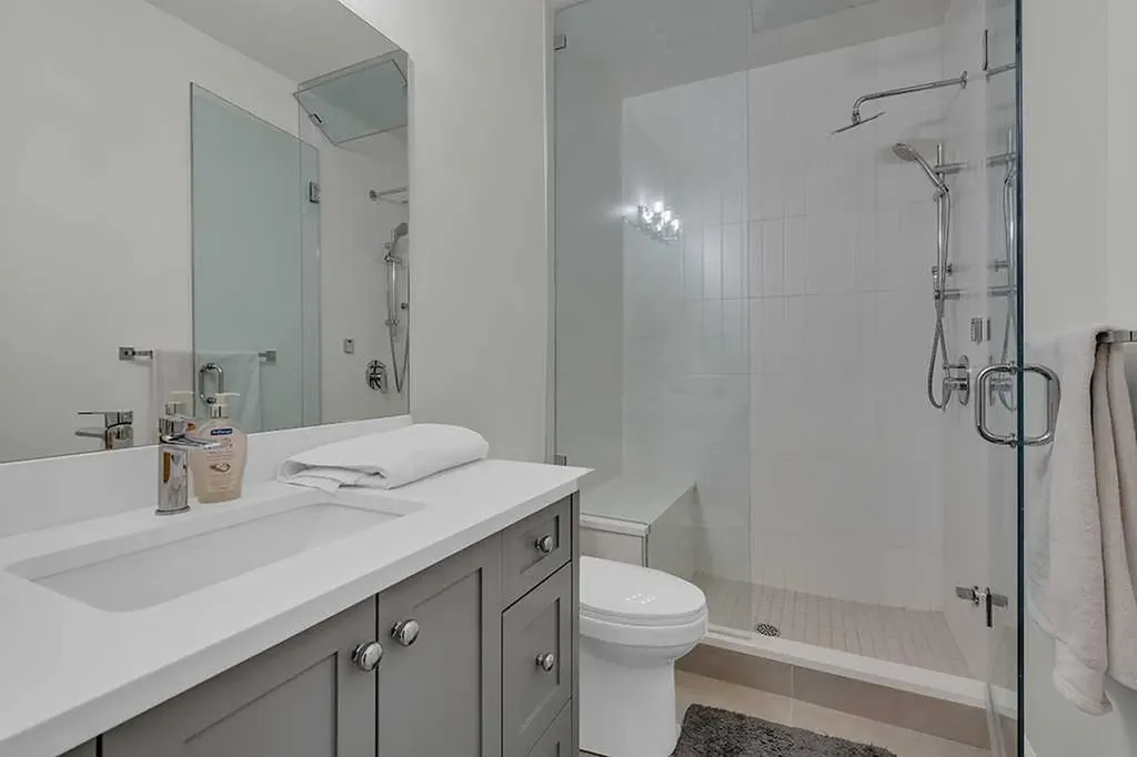 2424 35 Street SW Calgary AB T3E 2Y1