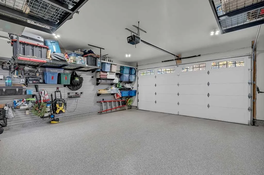 2424 35 Street SW Calgary AB T3E 2Y1