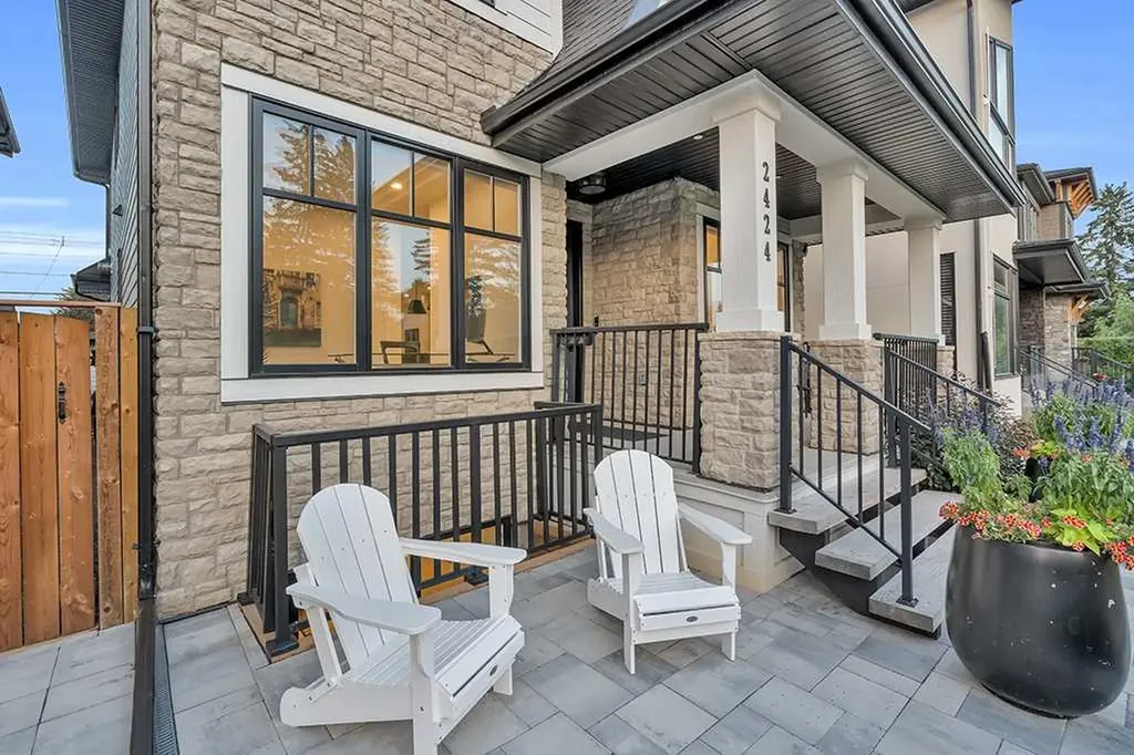 2424 35 Street SW Calgary AB T3E 2Y1