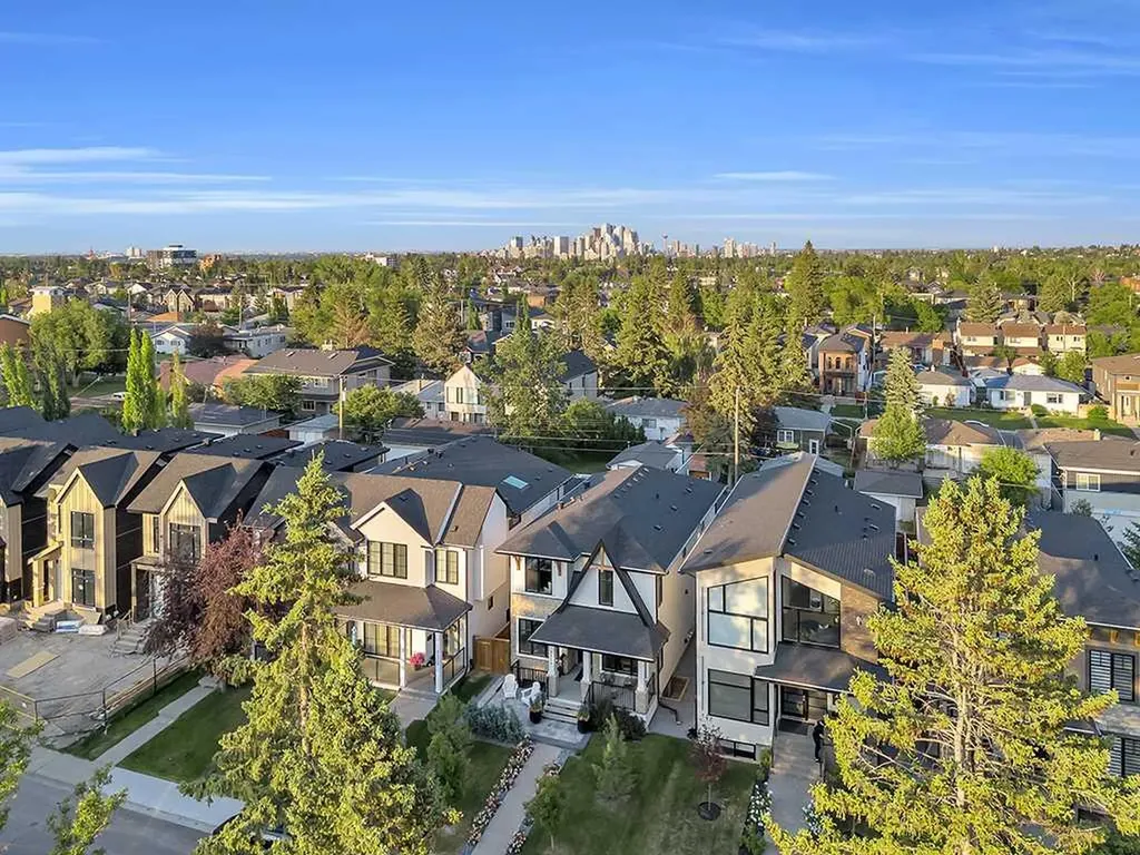 2424 35 Street SW Calgary AB T3E 2Y1