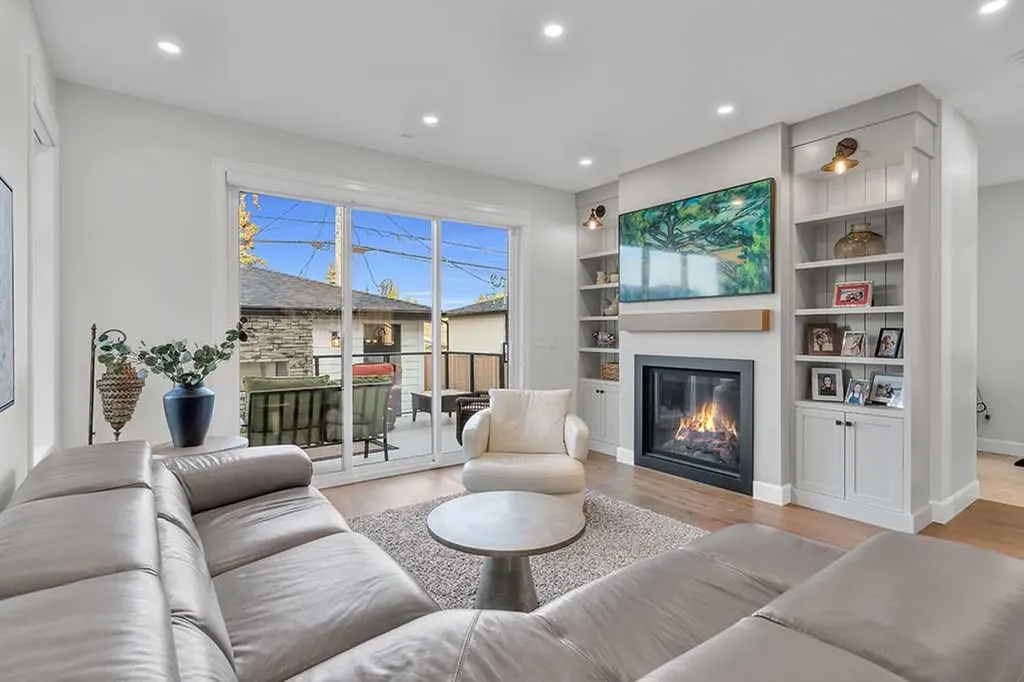 2424 35 Street SW Calgary AB T3E 2Y1