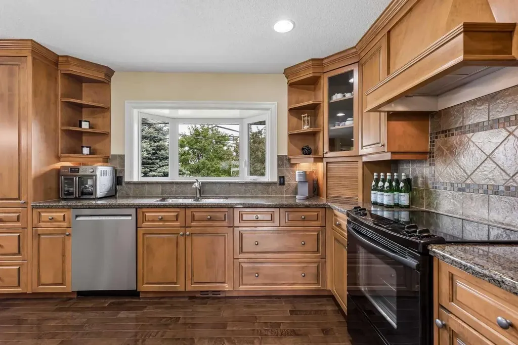 2404 29 Avenue SW Calgary AB T2T 1N9