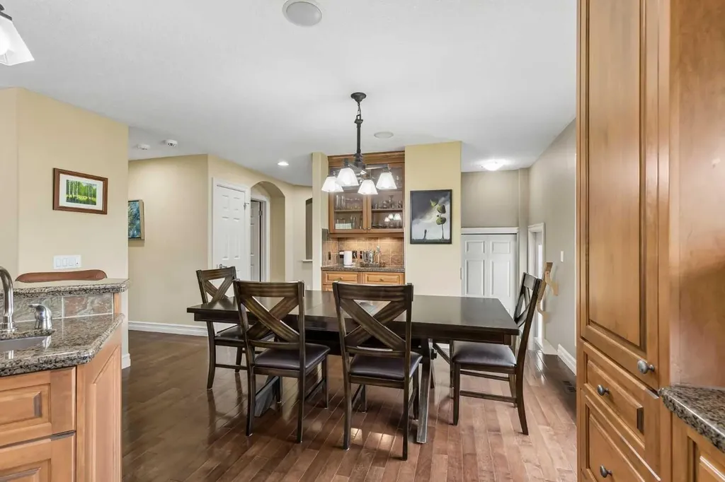 2404 29 Avenue SW Calgary AB T2T 1N9